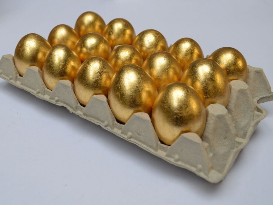 Huevos de oro (Golden Eggs) by Priscilla Monge, 1998. Courtesy of Hutchinson Modern & Contemporary.